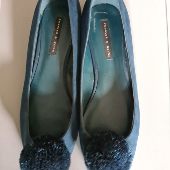 Charles and Keith green suede flats - Picture 3 of 7